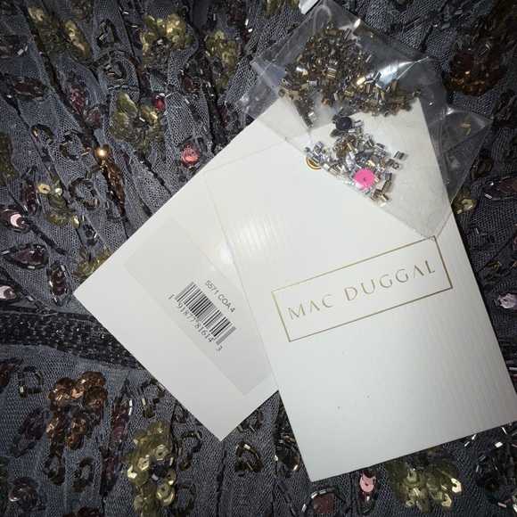 NWT | Mac Duggal 5571 Coal Long Sleeve V Neck Midi Dress
Size 4 - Picture 5 of 13